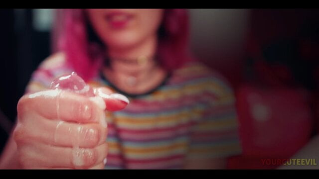 2 dakika içinde onu boşalırım, hızlı pov handjob