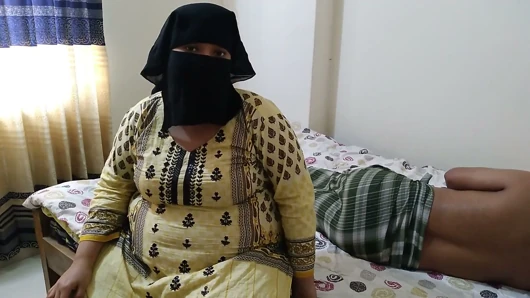 Ateşli anne üvey kızını yatakta sikiyor (eyvahta uyandı ve sikildi) terapi