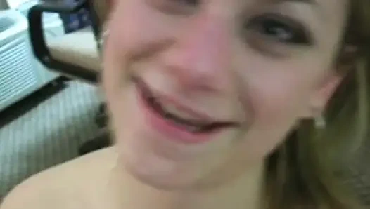 Alex'in derin gırtlak becerileri parlıyor