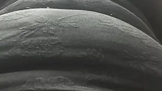 Orta yaşlı seksi kadın, dişlerini fırçalıyor ve bu kıllı kadın sikilmek için yalvarıyor.