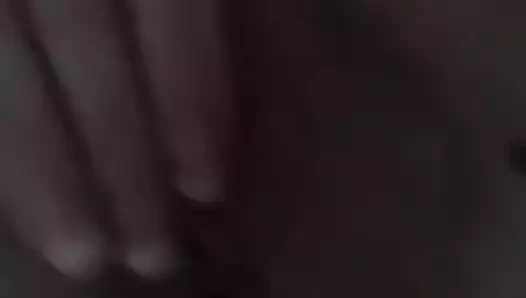 Elle se caresse