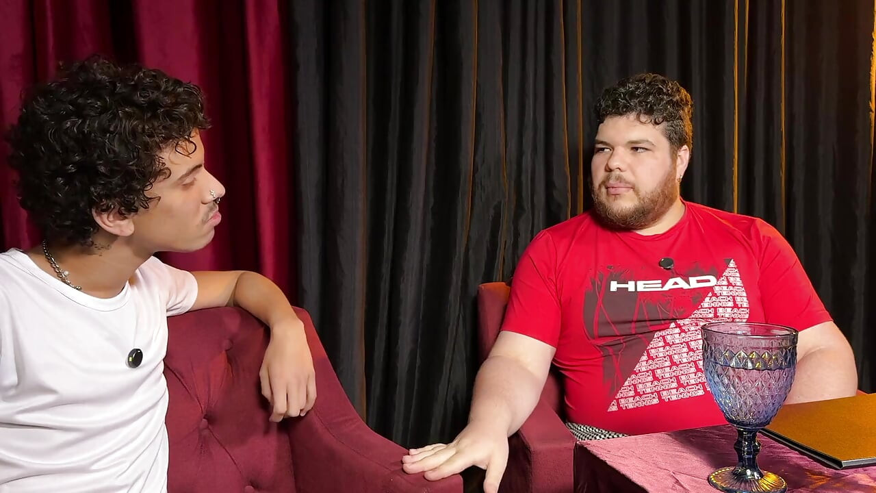 Profanus, Ari Talk Show ile Röportaj Yapıyor