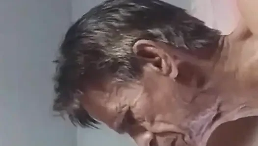 Onun daha eğlenceli ang burada yatakta çok fazla sikişiyor