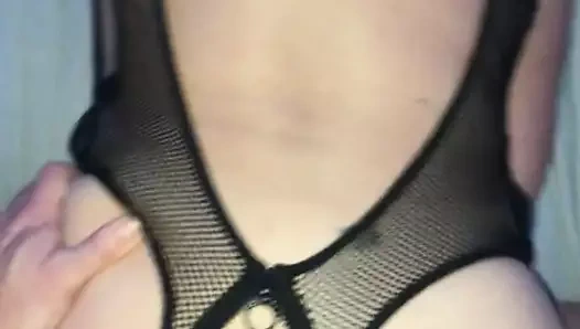 O ağ iç çamaşırı çok sıcak, sert doggystyle alır