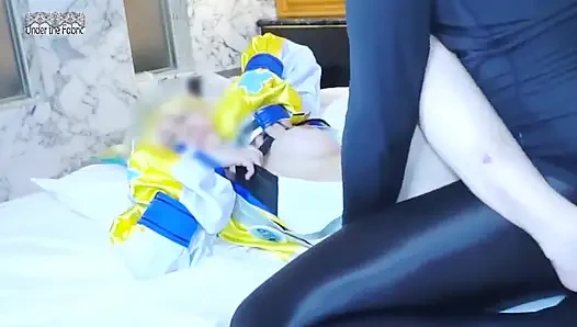 Hayran cosplayer özel olarak bağlanıyor ve nazik artan samimi sıcaklara eridiği için kazanan takım elbisesi allure