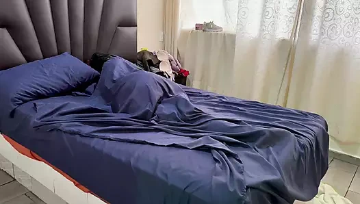 Öğretmenler gelmeden önce oda arkadaşımla sert seks, neredeyse yakalanıyoruz