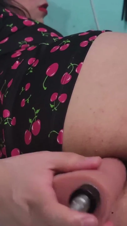 Kısa elbise giyen femboy BWC tarafından sikiliyor | Bölüm 2