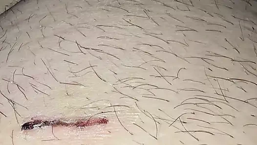 Üvey anne düşük ereksiyonlu yaralı üvey oğluna elle muamele ile yardım ediyor