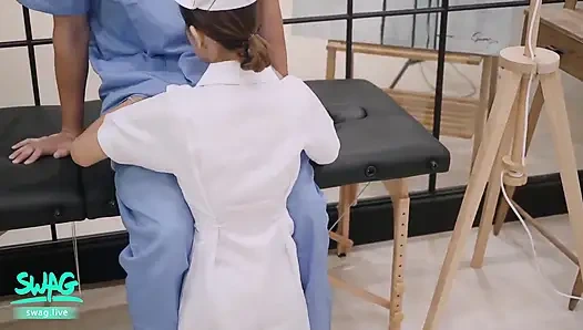 Azgın hemşire hastanede amını doldurmak için büyük yarak alıyor.