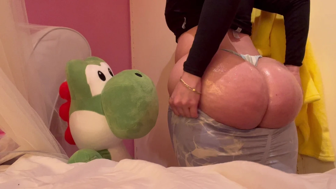 Yoshi наблюдает, как мои штаны больше не подходят мне