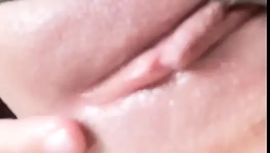 Genç latin kadın amcığını sikiyor yakın çekim