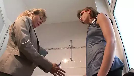 Ofiste üçlü seks