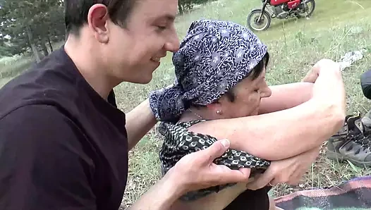 Alice maze sidik sürtük götten sikiliyor