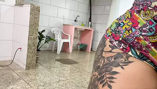 Azdırmak için her şeyi çıkardım... ve sonunda sert sikişti.