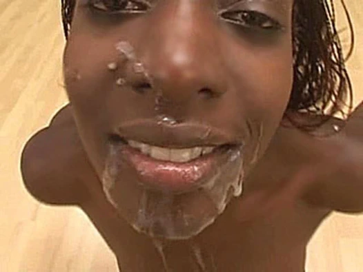 Siyah amatör gf tam oral seks ile yüz cumshot
