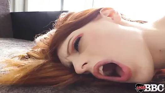 Alex Harper'ın ilk anal seksi - kızıl saçlı model büyük siyah yarağı alıyor