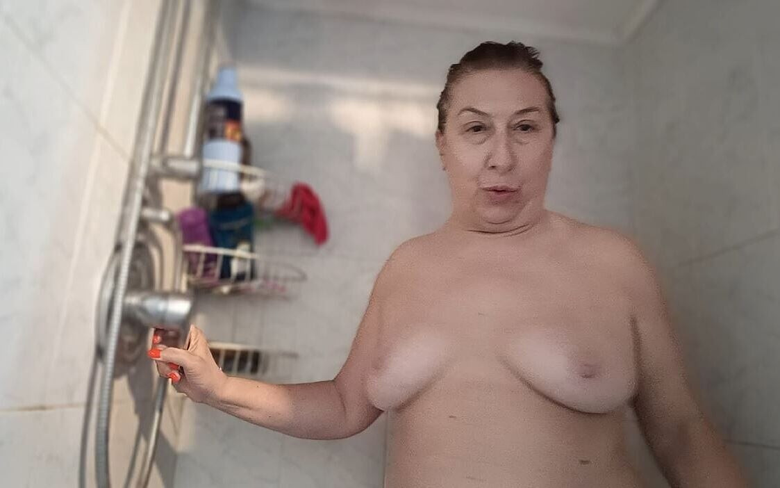 Veronica Rossi official - seni onunla duş almaya davet ediyor