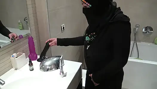 Marsilya'daki Cezayirli hizmetçi onu amının derinliklerinde sikmeme izin veriyor