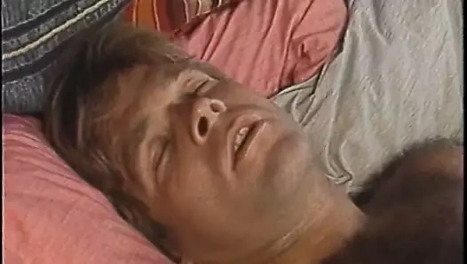 Harika vücutlu vahşi seks düşkünleri damızlık ile sert üçlü seks yapıyor