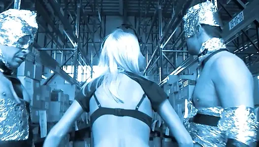 Alman Hakimiyeti Sarışın Sürtükler Kafeste Ve Banyoda