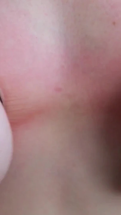 Göğüs esareti - genç sürtük yoğun meme oyunu yaşıyor | Klip 1