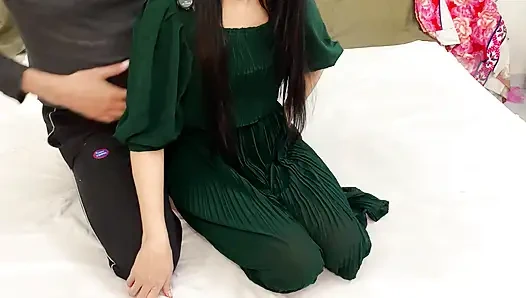 Pakistanlı Begum'un sert amcığını sikiyor tam seks videosu