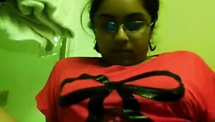 Sıcak nri kız arkadaş yakut üzerinde web kamerası