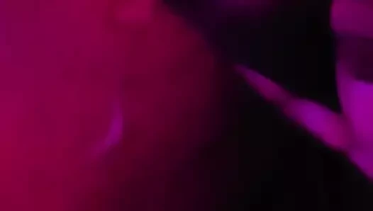 Göğüsler ve meme uçları üzerinde boşalmak