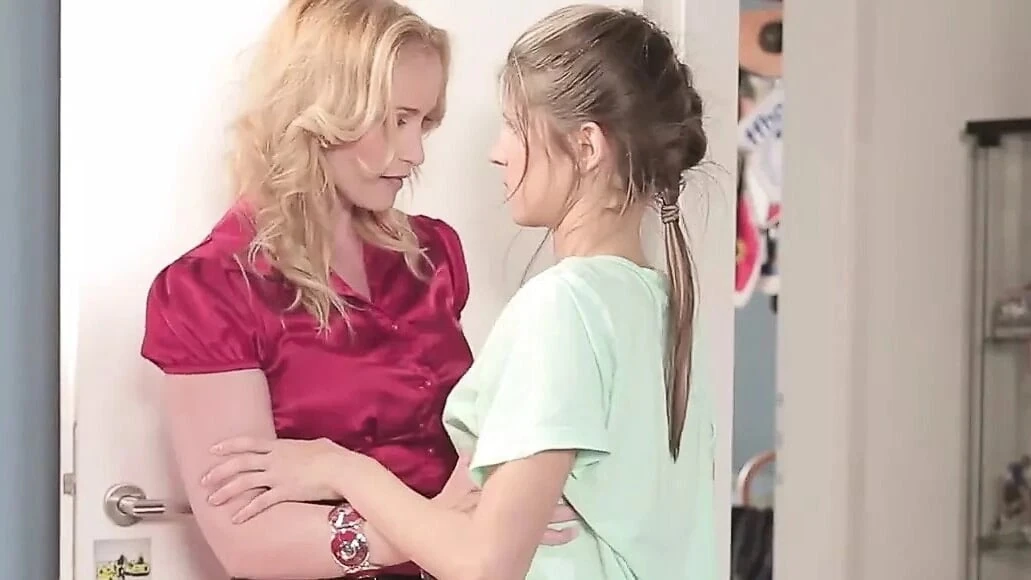 Babes - Step Mom Lessons - Leny Ewil, Gina Gerson, Kathia No