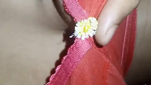 Geceleri, üvey anne Nadia üvey oğlunun penisini emiyor