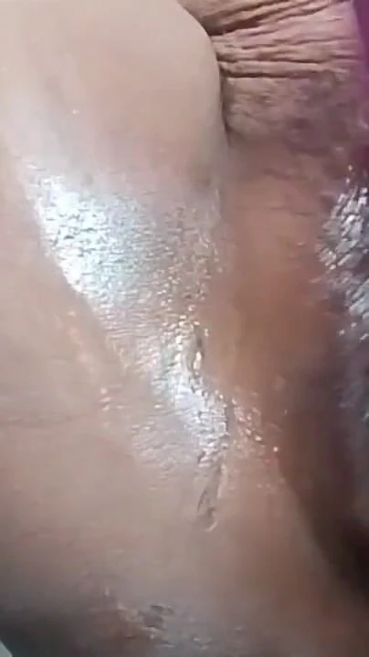 Обязательный для обмена момент из "Трах пальцами и камшот на камеру, мастурбация серии с необычными дилдо пальцами студентки колледжа"