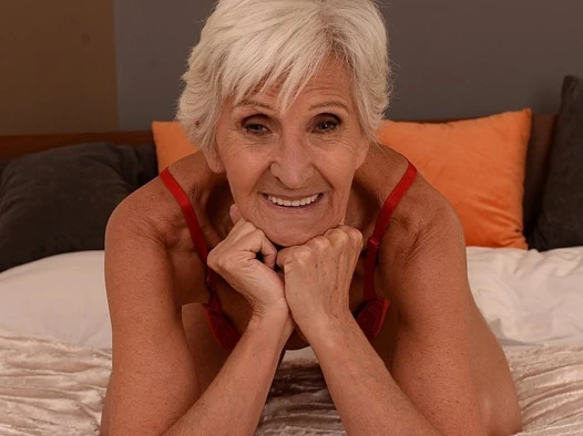Yaşlı kadın viviana hala sert çük ihtiyaç duyuyor