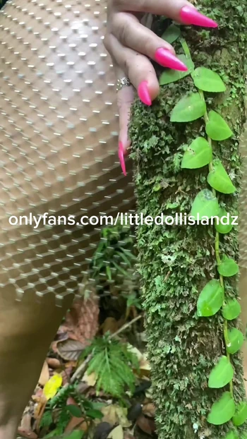 Я уделываю мою шлюшку во время каникул, и мне это нравится