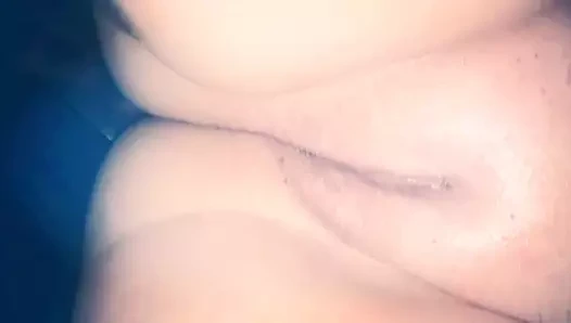 Marido masturba a esposa gostosa com sua buceta molhadinha