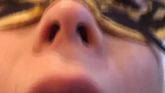 Küçük titted Alman sürtük seviyor yeme boşalmak sonra bir derin sikme