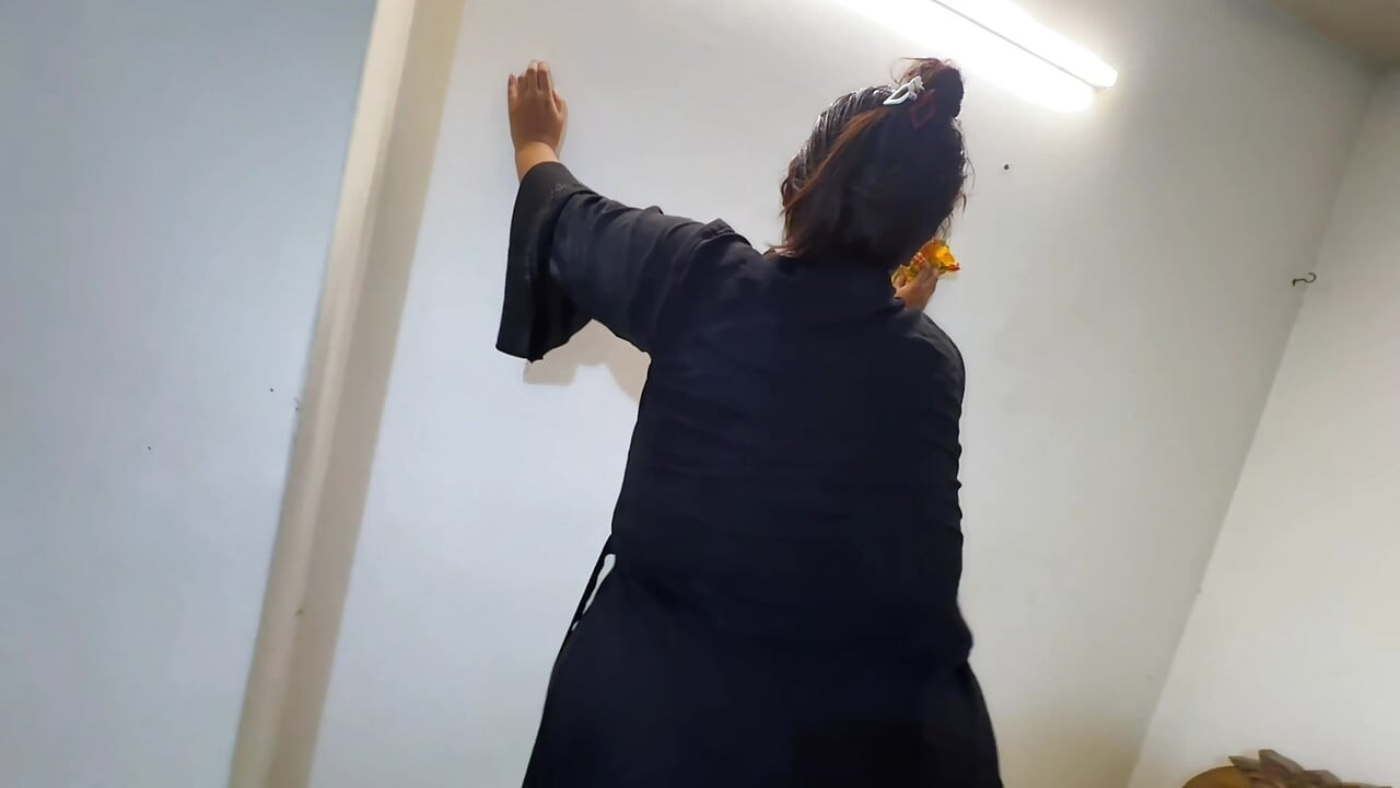 Suudi Arabistan'da büyük götlü güzel Müslüman ateşli hizmetçiyi sikiyor - bakış açısı seks