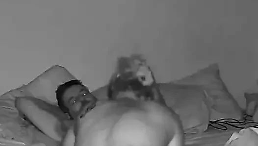 Boşalması gerekiyordu, ben de sert yarağını emdim