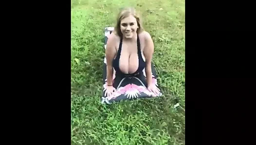 Bebeğin dekoltesi var