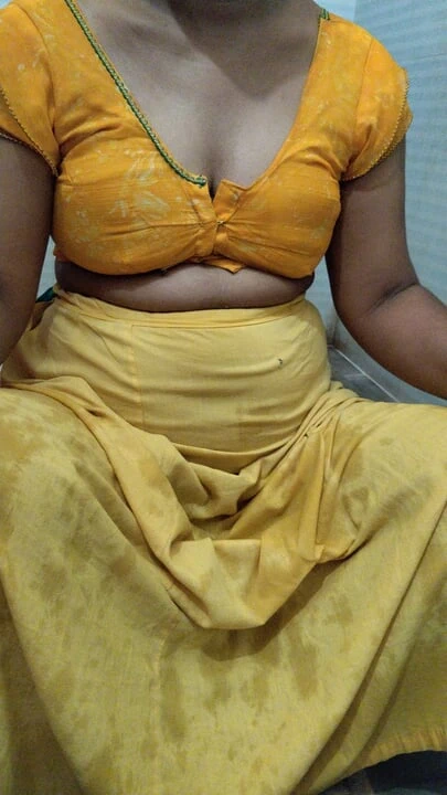 Desi hot saira stepsister bathing