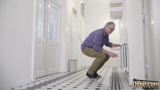 Eski kız arkadaş sürmek ile ona vajina ve dede ağzını sikikleri