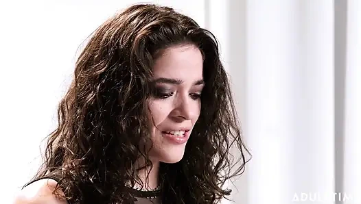 yıldızı kadınların nasıl orgazm olduğuyla röportaj yapıyor | Adult Time