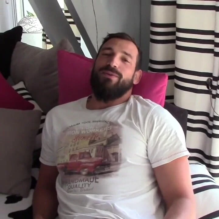 Enzo Rimenez porno film çekimi için üst düzey Fransızlar tarafından sikiliyor