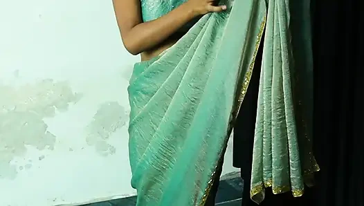 Sari sıkı amcıklı desi yenge Hintçe ses kaydında devar tarafından sert sikiliyor