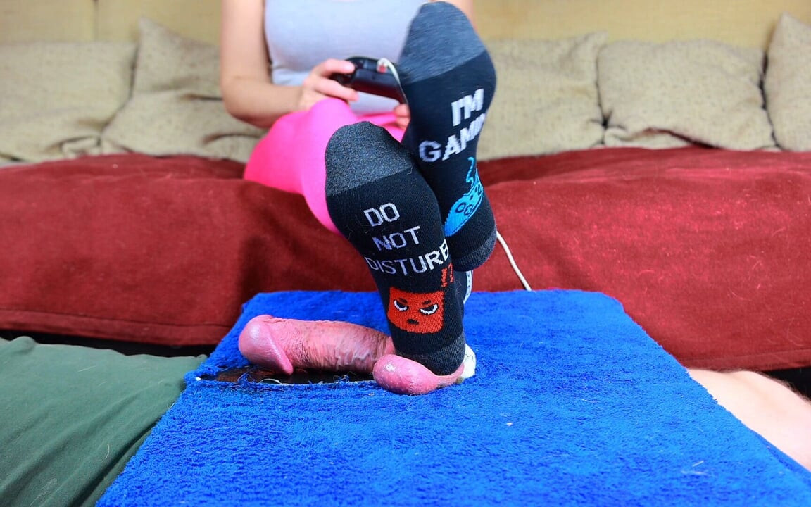 Ben oyun oynarken yarak kutusu cbt ve taşak ezme, amatör kadın egemenliği jozi yarak çiğneme
