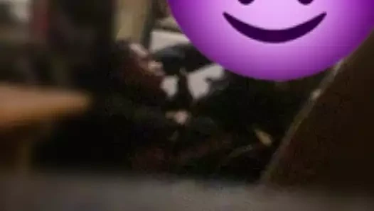 Bana sakso çektirirken annesi arıyor