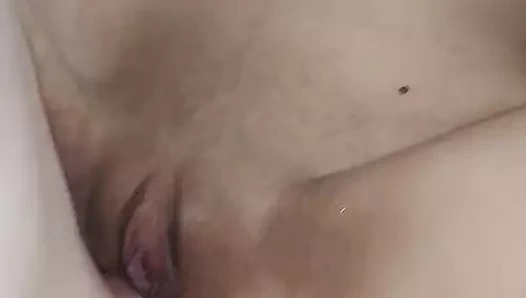 18 yaşındaki kız sert sikiliyor ve amına büyük bir boşalma