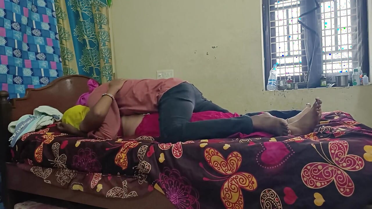 Hintli üvey anne üvey oğluyla sert sikişiyor tam romantizm Telugu sesli ses