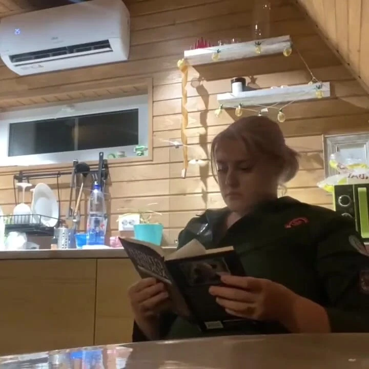 Yalnız ormancı büyük zenci yarağı dildoya biniyor
