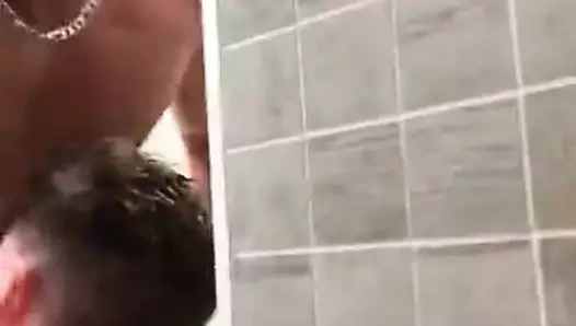 Sıcak muscle spor salonu duş sikme