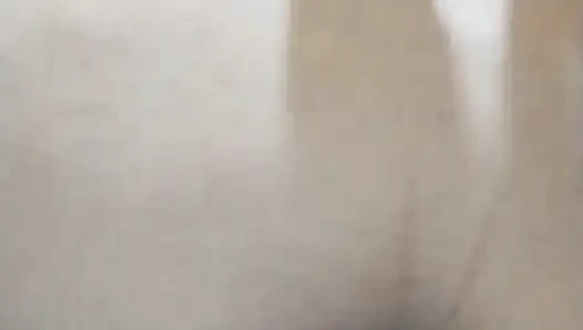 Büyük götlü kadın yarağa can atıyor zevkle çığlık atıyor